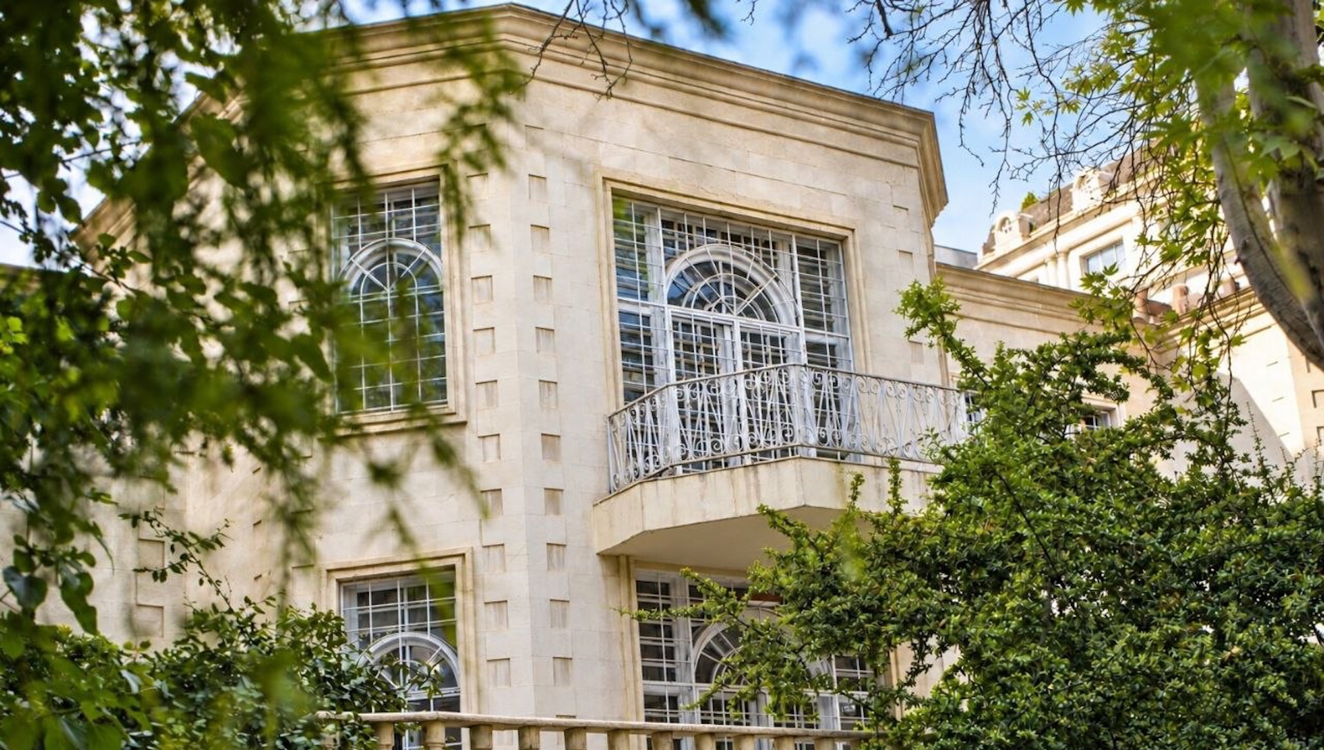 غروب در باغ خانه دایان